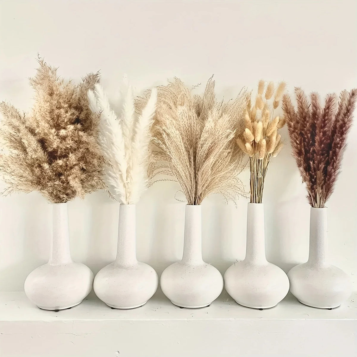 bouquet pampas séchés boho décoration intérieure beige crème marron clair fibres fines ruban vase