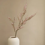 bouquet artificiel moderne rose clair rouge foncé jaune doré feuilles fines minimalisteintérieur décoration maison
