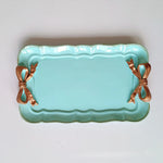 plateau rétro ornements dorés vert pastel rose blanc rouge vintage élégant clips dorés