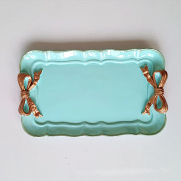 plateau rétro ornements dorés vert pastel rose blanc rouge vintage élégant clips dorés