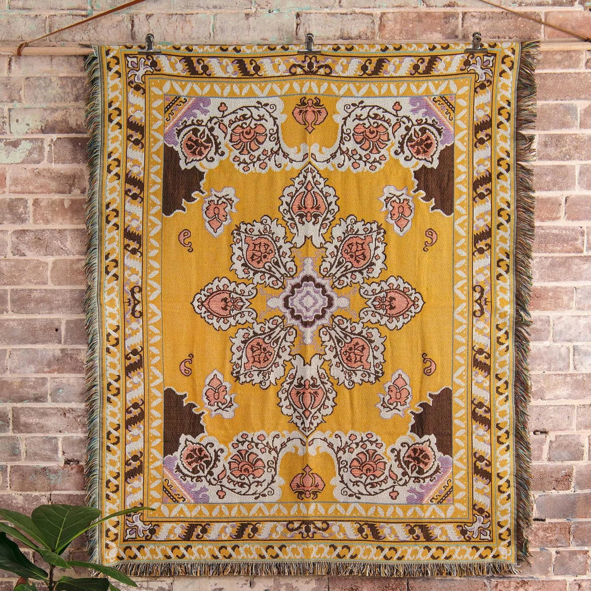 tapis boho floral franges crochet marron jaune beige rose vert