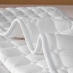 protège lit imperméable anti acariens blanc motifs géométriques moelleux moderne anti bactéries