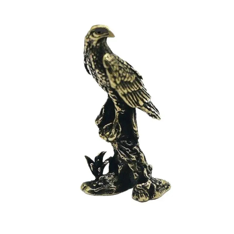 statue aigle or plumes détaillées rocher texturé décoration maison asiatique