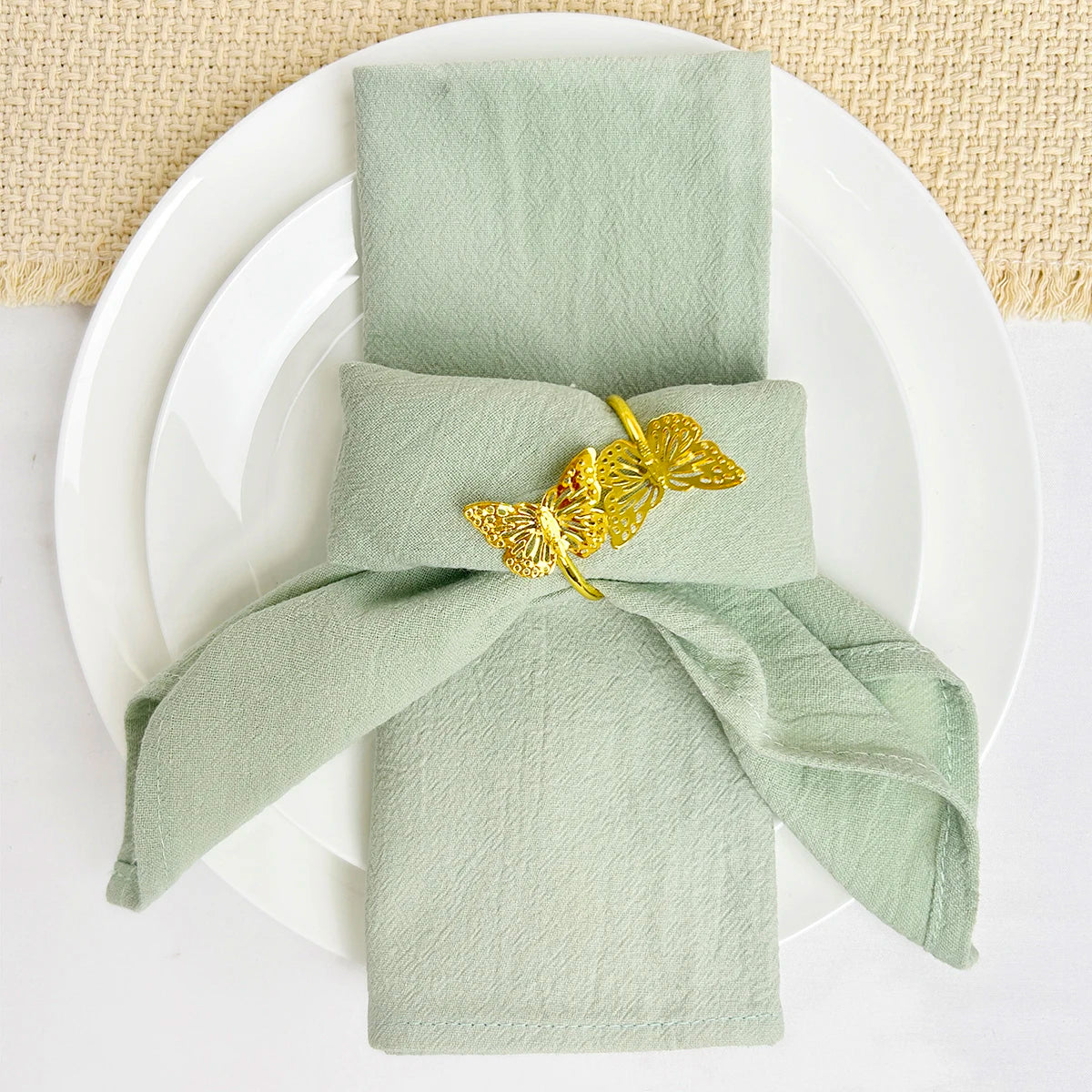 serviettes table coton vert pastel texture rugueuse rustique élégant papillon doré épingle blé