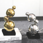 Sculpture décorative moderne or argent sphères polies métal base noire minimaliste
