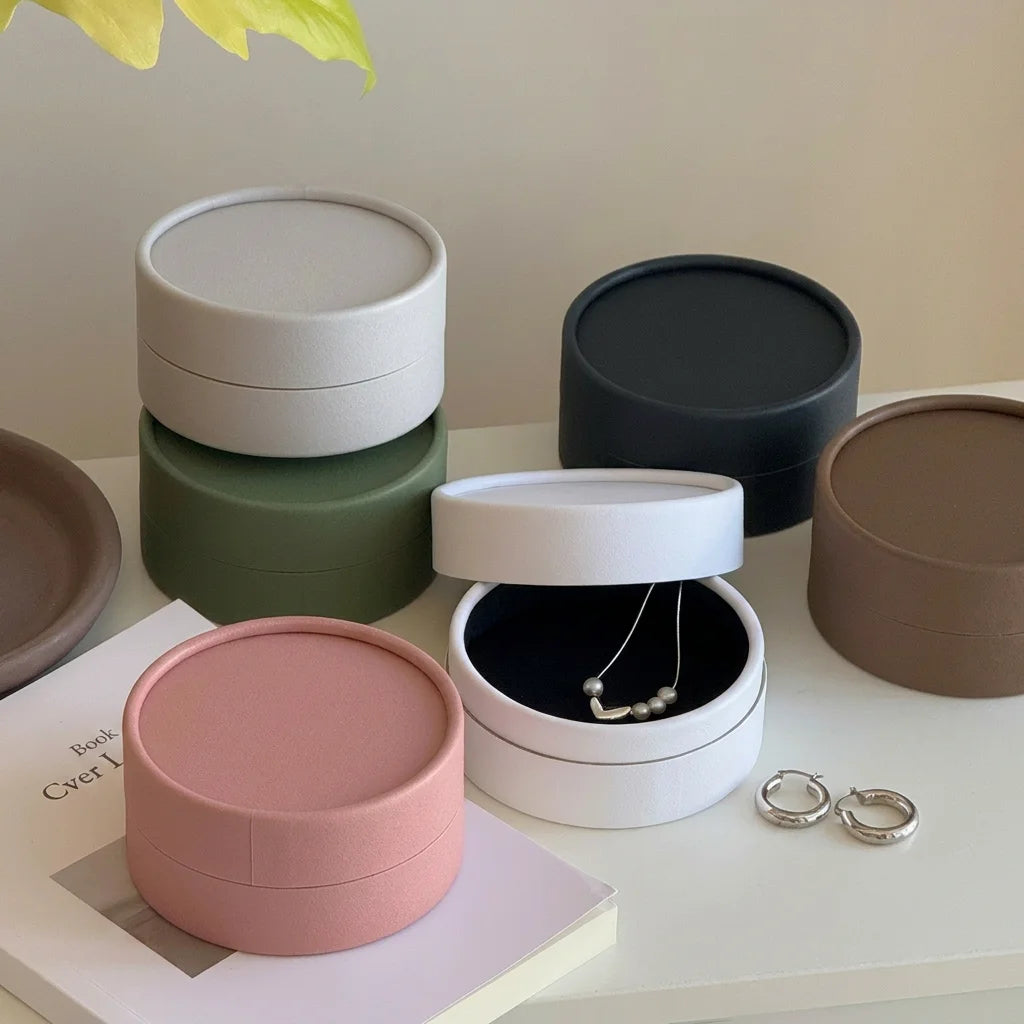 boîtes rangement bijoux tissu vert blanc rose noires modernes colliers boucles doreilles emballage cadeau