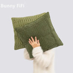 coussin vert olive rayures moderne décoration intérieure blanc motif géométrique noir plissé