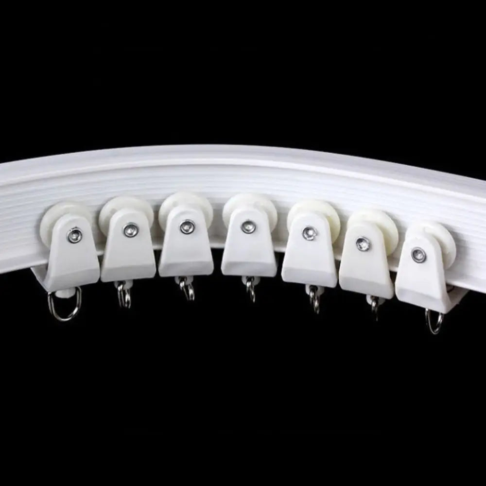 clips rideau blanc modernes rondeles metalliques opaques anneaux