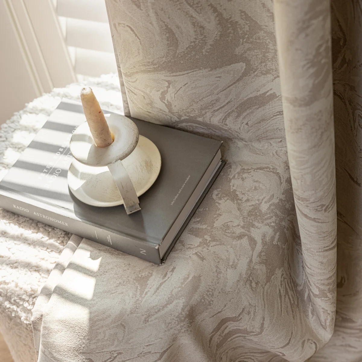 rideau fenêtre classique polyester effet marbre beige opacité totale élégant