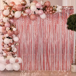 rideau décoration événement festif franges métalliques brillantes couleurs vives photobooth événementiel festive