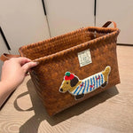 panier rangement rotin tissé marron clair brodé chien rustique poignées cuir décoration maison