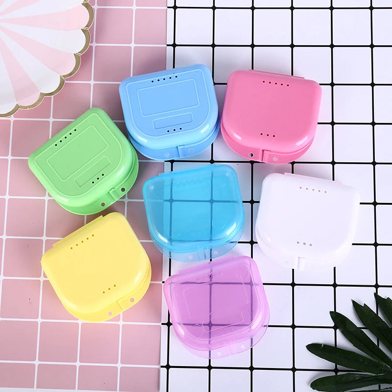 boîte pilules moderne vert bleu rose jaune blanc violet mat plastique hygiène buccale stockage