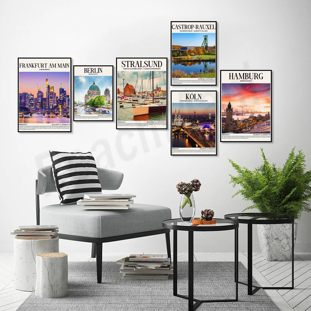 Cette image montre une belle sélection d'affiches de voyage représentant différentes villes allemandes comme Francfort, Berlin, Stralsund, Cologne et Hambourg, mettant en valeur les principales attractions et paysages de ces destinations.