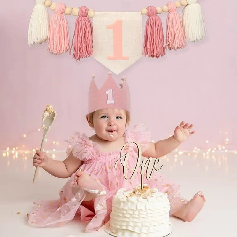 guirlande festivite couronne numerale deco chambre enfant motif pompon boho couleur neutre festive
