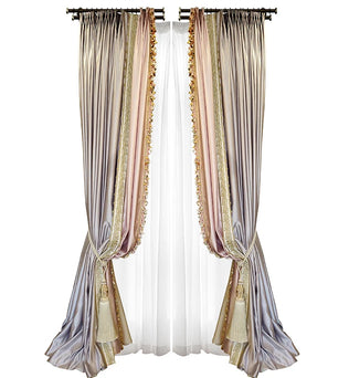 Rideaux élégants pour salon, double ton, avec détails en relief dorés et embrasses décoratives, pour une décoration intérieure raffinée et sophistiquée. Ajout parfait pour une ambiance chaleureuse et accueillante dans votre maison.