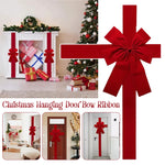 Décoration festive de Noël accrochée sur une porte en bois
