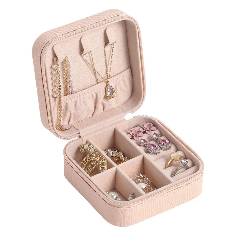 boîte bijoux portable velours beige noir vert clair rose pâle contemporaine voyage femme