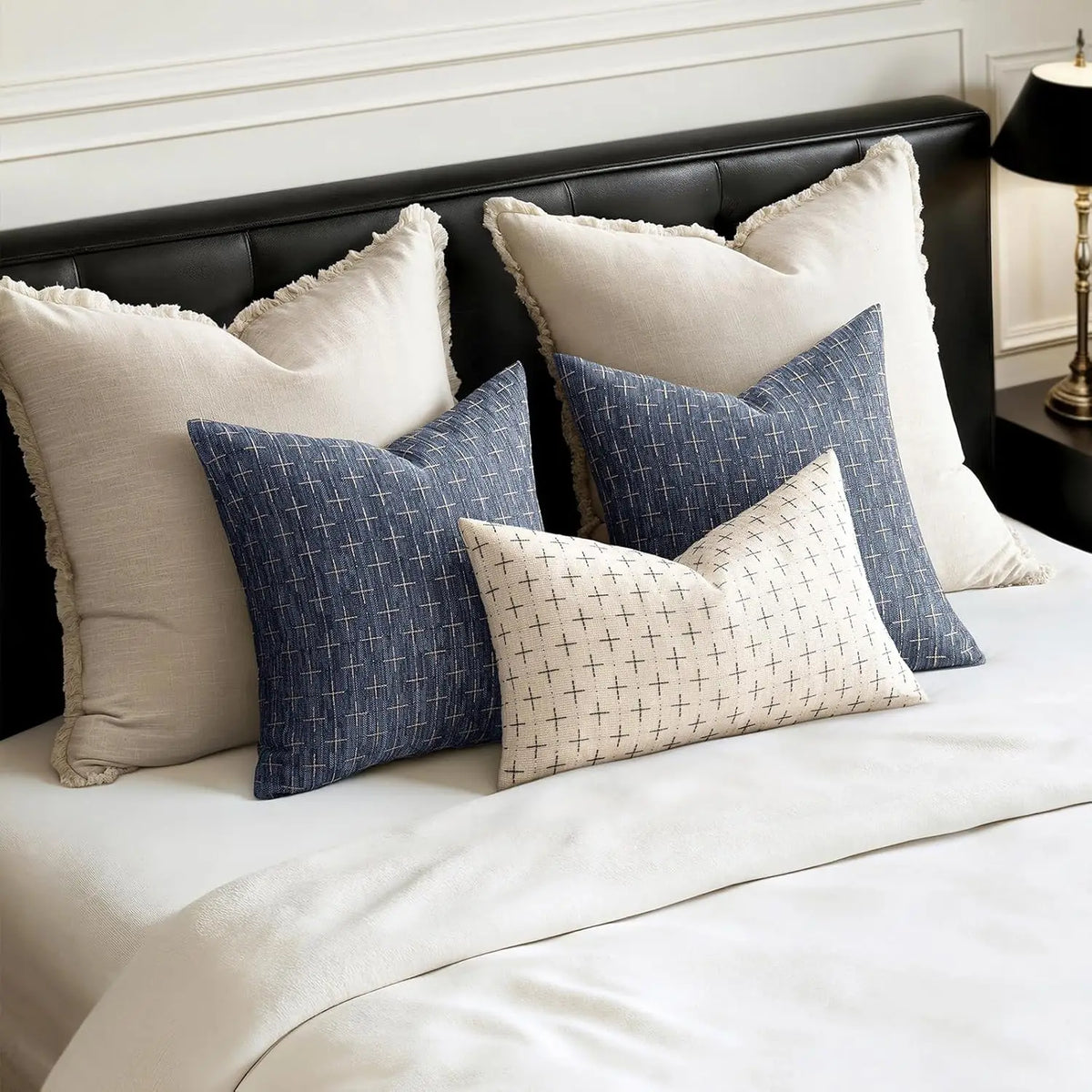 housses coussins décoratifs moderne motifs géométriques bleu marine beige adhésifs canapé lit voiture