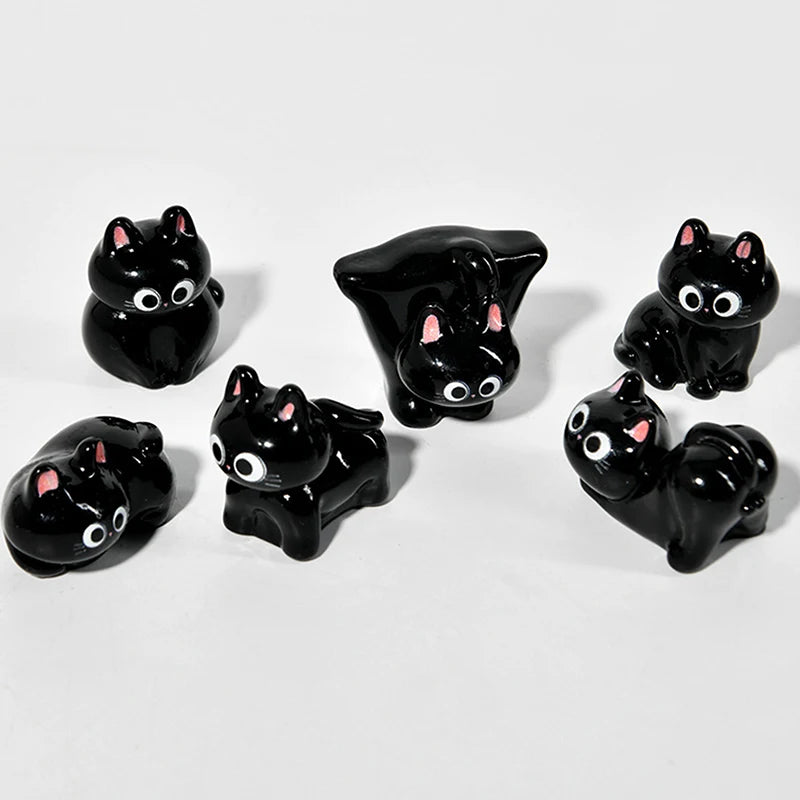 statuettes chats noirs cartoon yeux blancs oreilles roses décoration intérieure miniature chambre