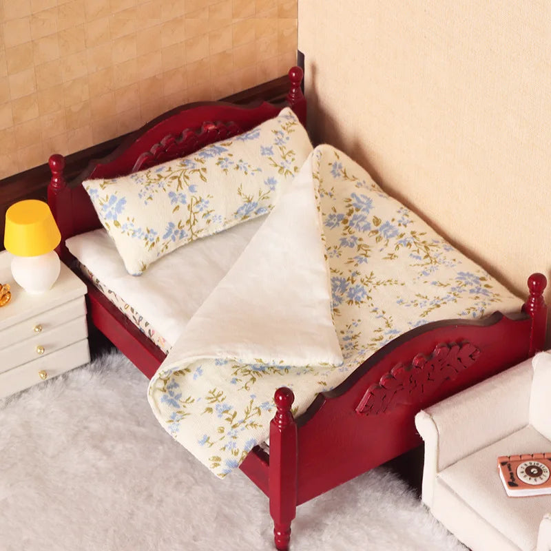ensemble literie miniature maison poupée motifs floraux tissu texturé couverture oreiller vintage rouge blanc