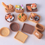 paniers gâteaux miniatures réalistes détaillés marron clair foncé variés tissu paille fruits fleurs