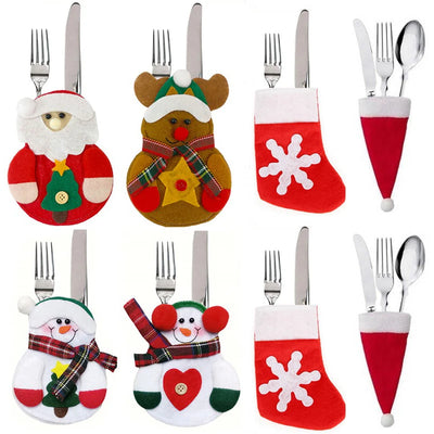 Porte-couteau de Noël kaki foncé sur une table décorée