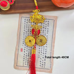 décoration murale chinoise artisanale rouge doré motifs traditionnels papier brodé pompons cloche festive