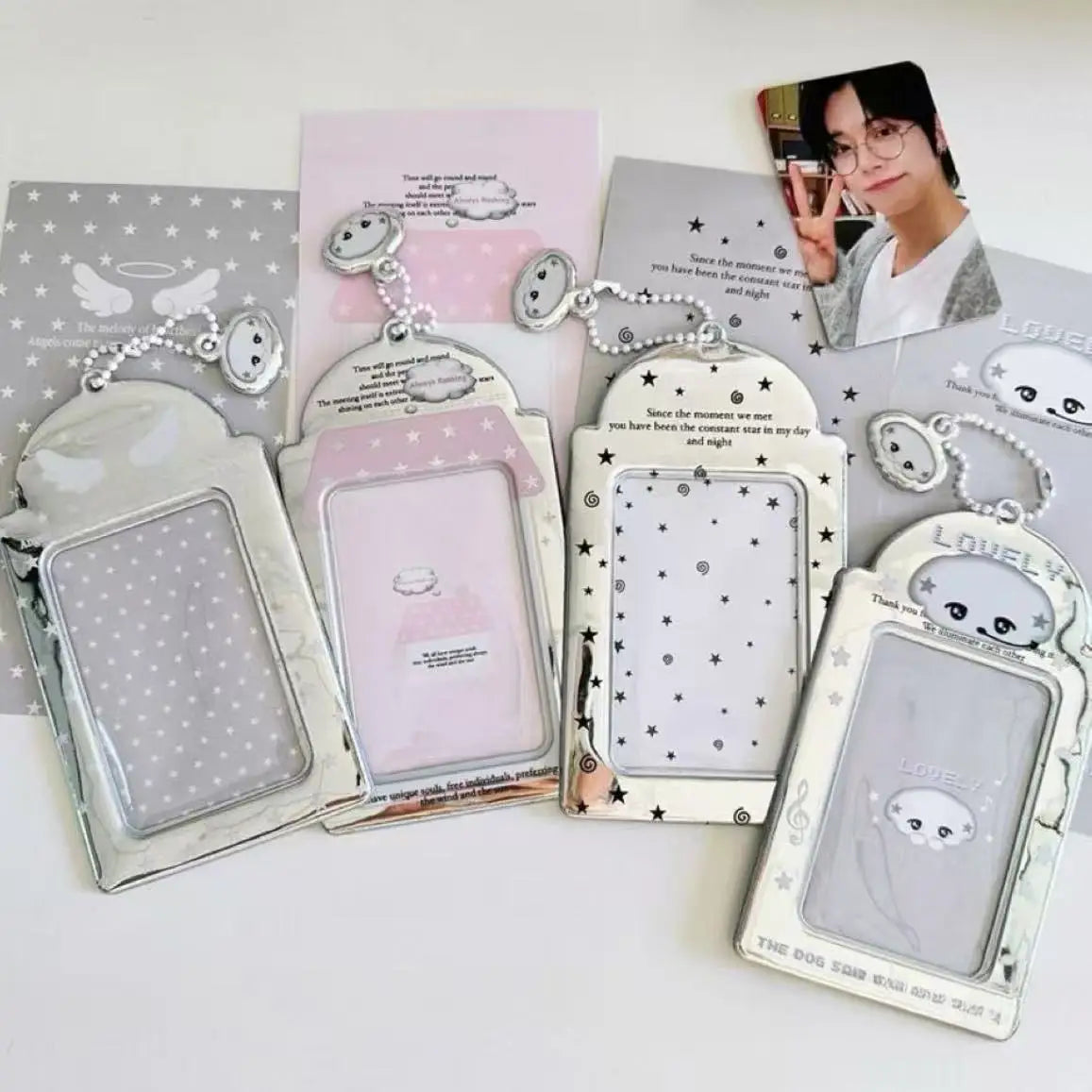 porte cartes argenté rose étoiles visages mignons kawaii textes chaines photos étui