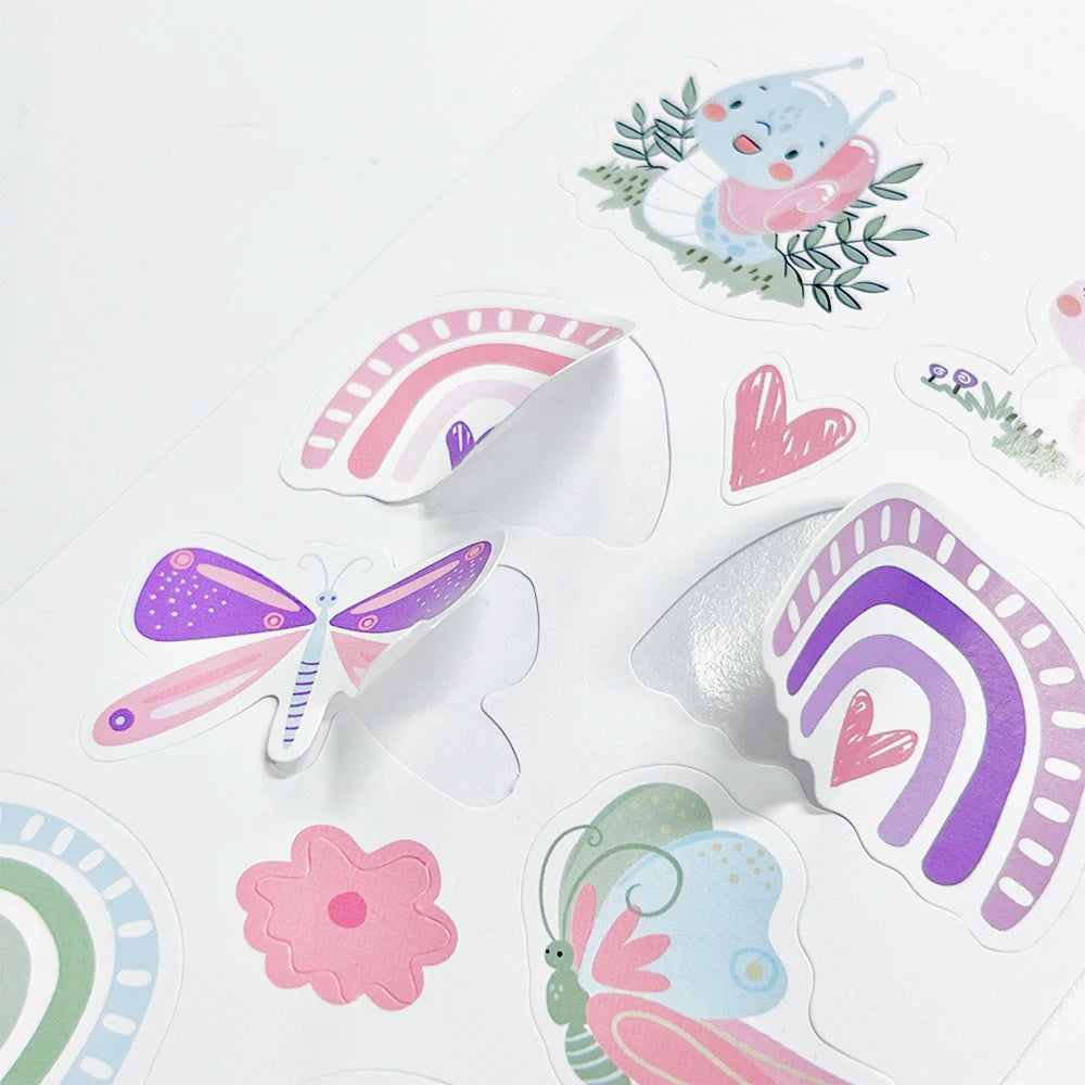 sticker adhésif dessin animé fleurs papillons coeurs maison insectes rose violet vert blanc