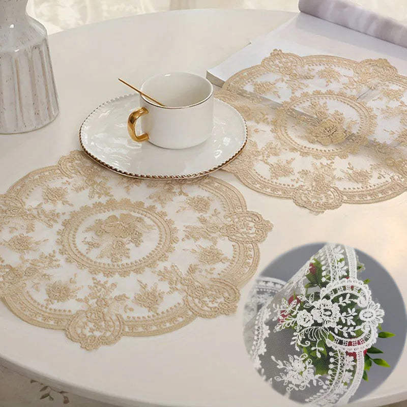 tapis table serviette polyester broderie dentelle beige blanc classique élégant isolation thermique