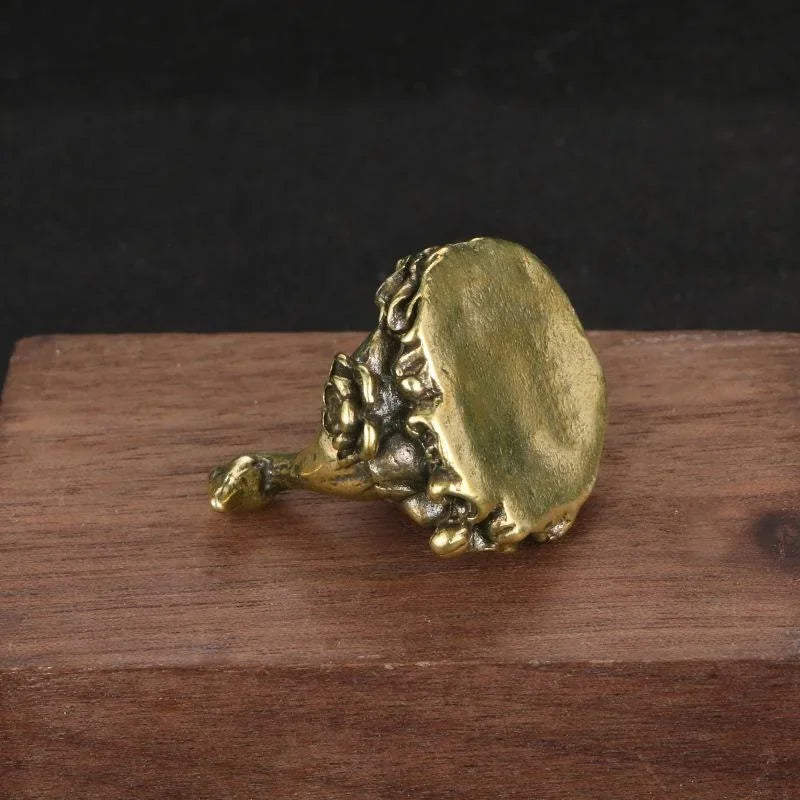 statue décorative oiseau canard oie dorée bronze texturée détails plumes pétales fleurs traditionnel asiatique
