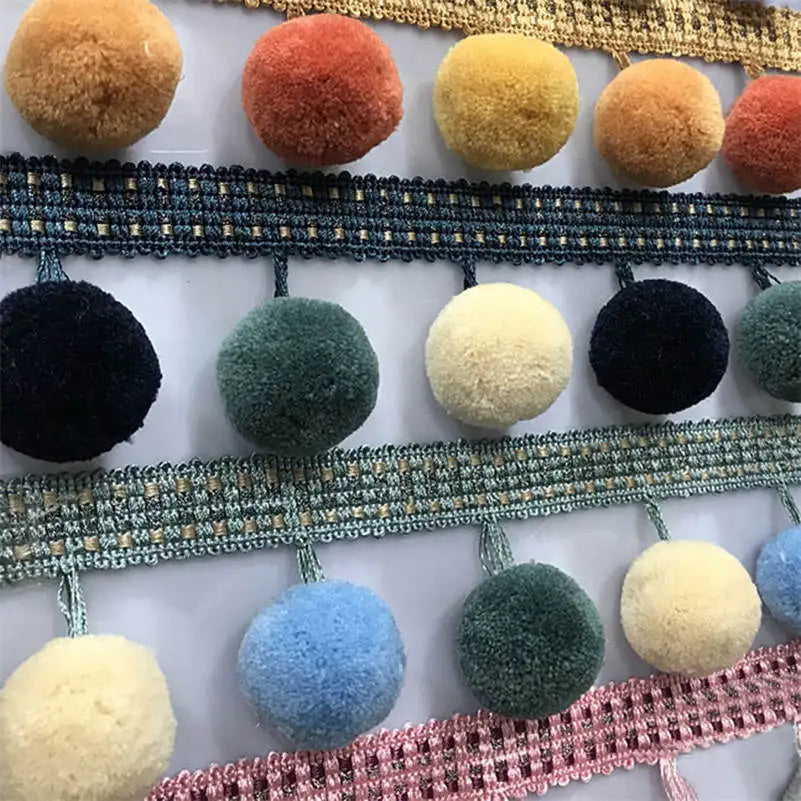 ruban décoratif moderne pompons peluche rayures dorées bleu marine orange