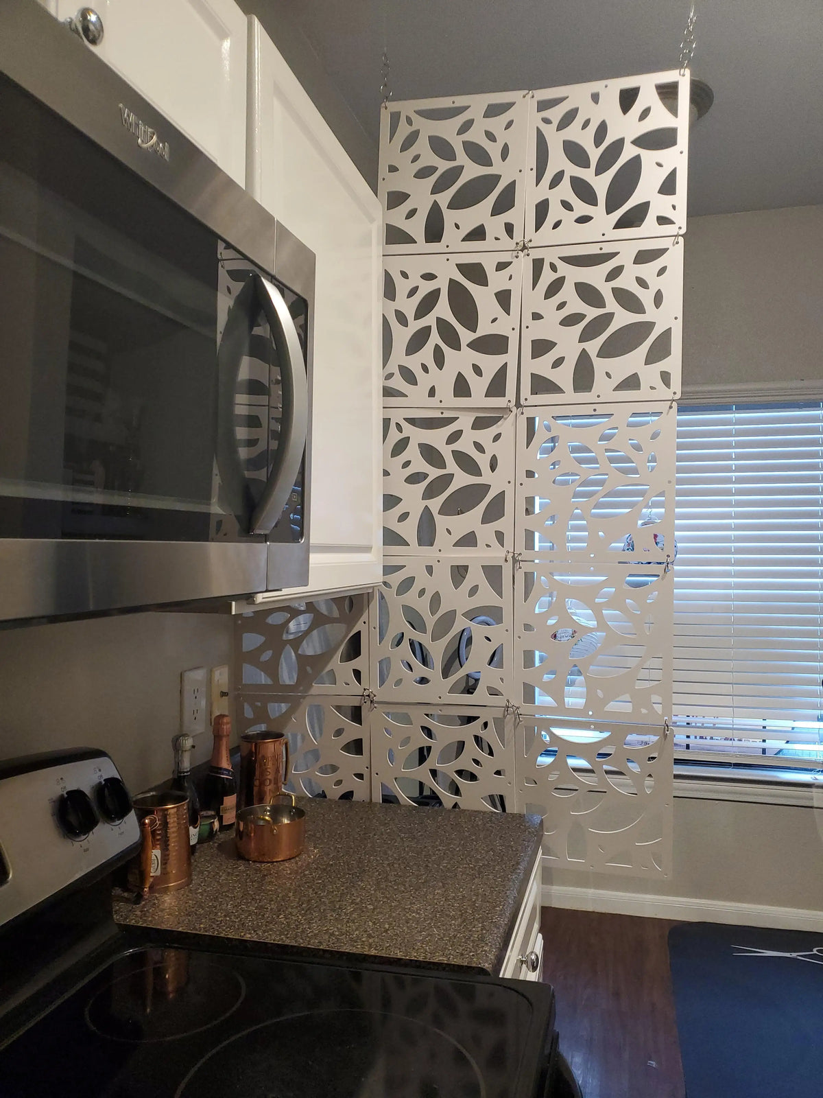 panneaux séparation suspendus blancs motifs géométriques modernes cloisons pièces bois opaques clips fixation