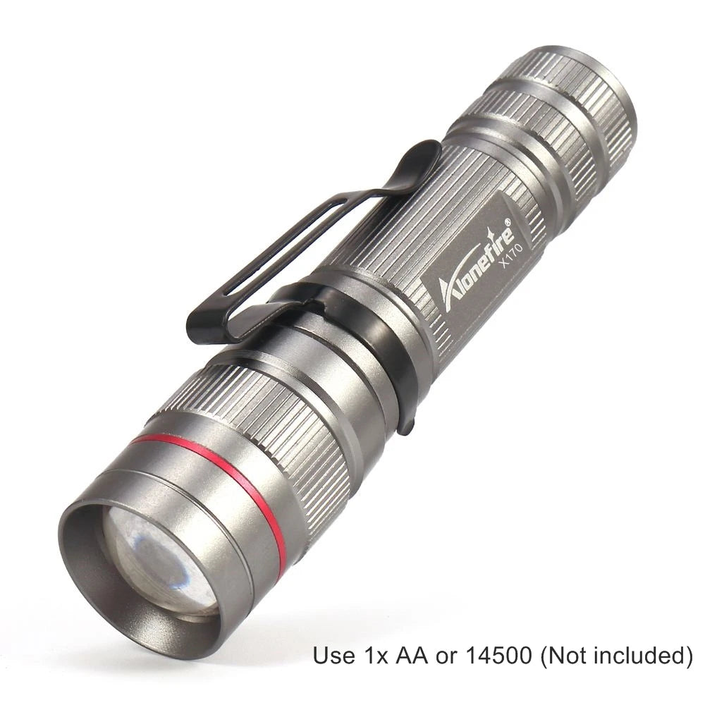 lampe torche rouge noir zoomable 3w led intense compact moderne clips adjustable