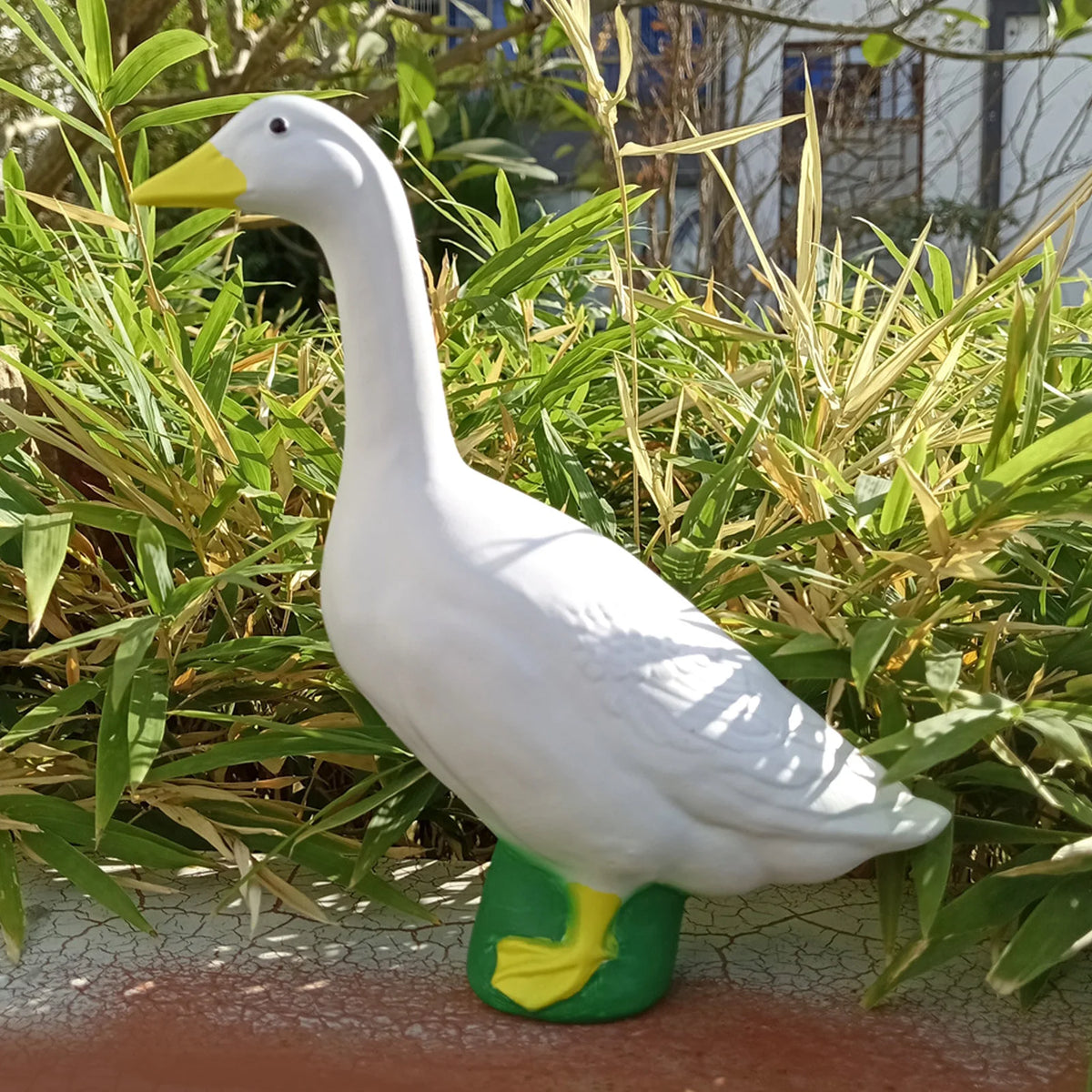 statue canard plumes résine décorative base couleur naturelleextérieur moderne