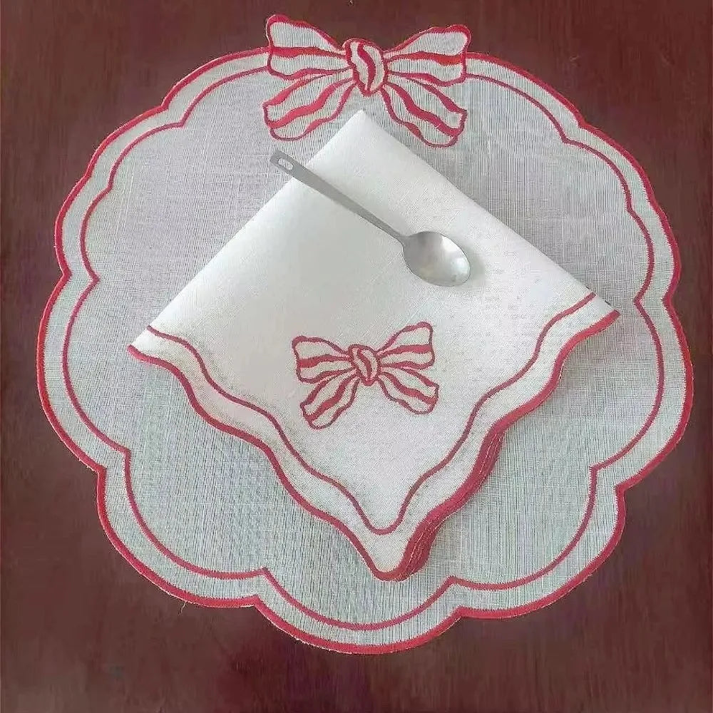 serviette table bleu clair vert rouge classique brodée toile lin bordure ondulée respectueux environnement