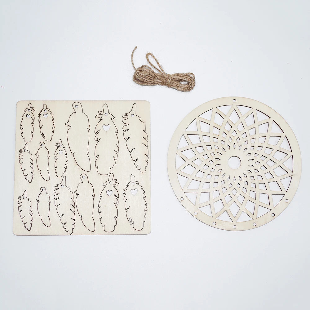 attrape rêves boho artisanal plumes motifs géométriques naturel bois chambre décoration murale