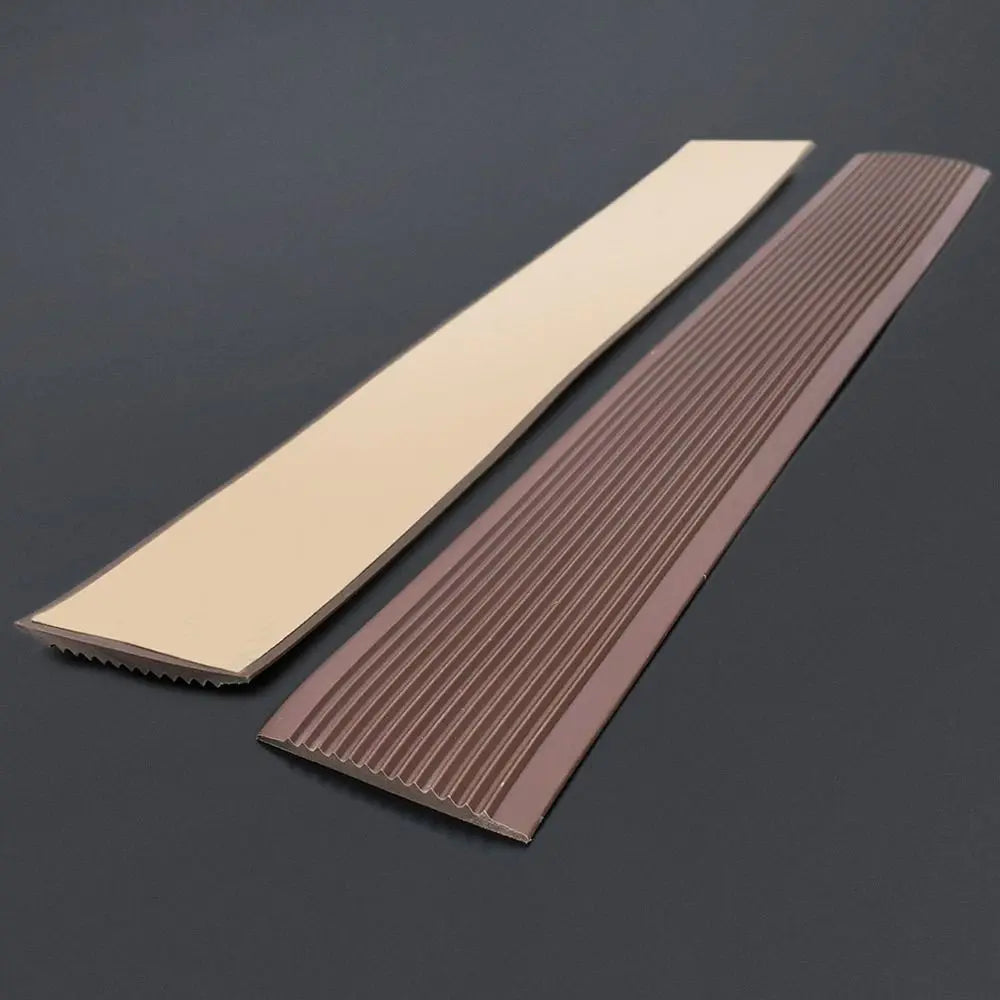 ruban antidérapant adhésif gris vert bleu jaune rouge marron rayures modernes protection escaliers pvc