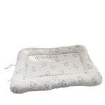 lit bébé coussin ours nuages coton gaufré blanc beige enfantin doux minimaliste