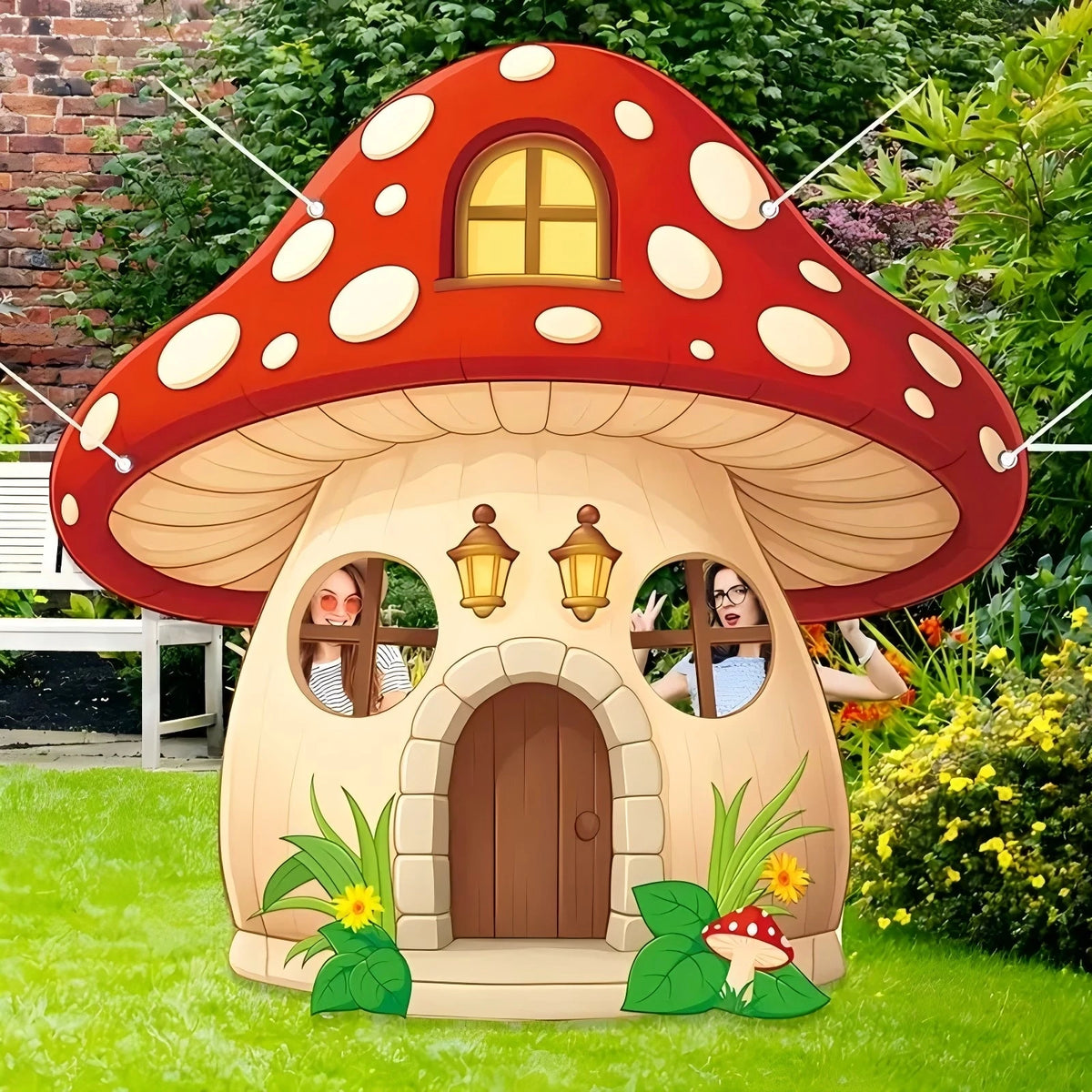 maisonnette enfantine rouge champignons taches blanches fenêtres porte détails floraux fantaisie anniversaire fête baptême