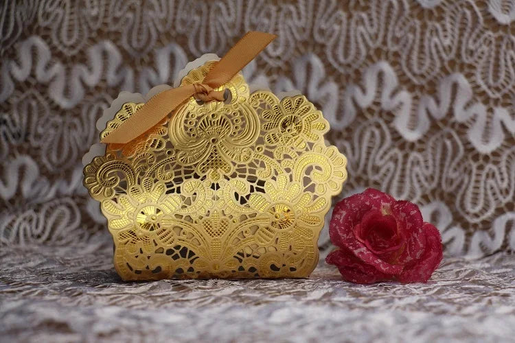 boîtes dragées rouge dentelle vintage élégantes 50 pièces carton opaques anniversaire mariage baptême