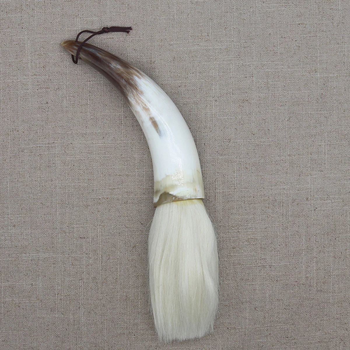 brosse peinture traditionnelle cordelette poils naturels marbrés noir blanc gris