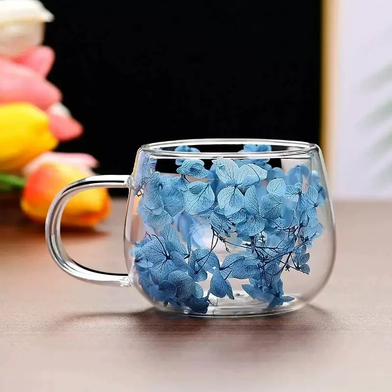 tasse verre double paroi fleurs séchées transparente poignée cuillère dorée moderne