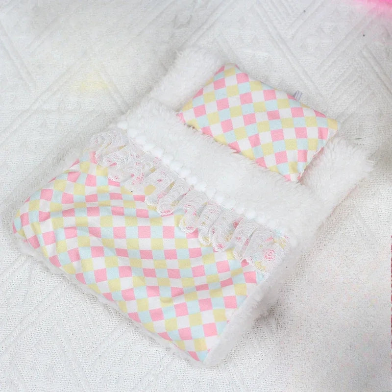 lit miniature poupée pyjamas oreillers couverture chaussons figurines animaux gingham floral