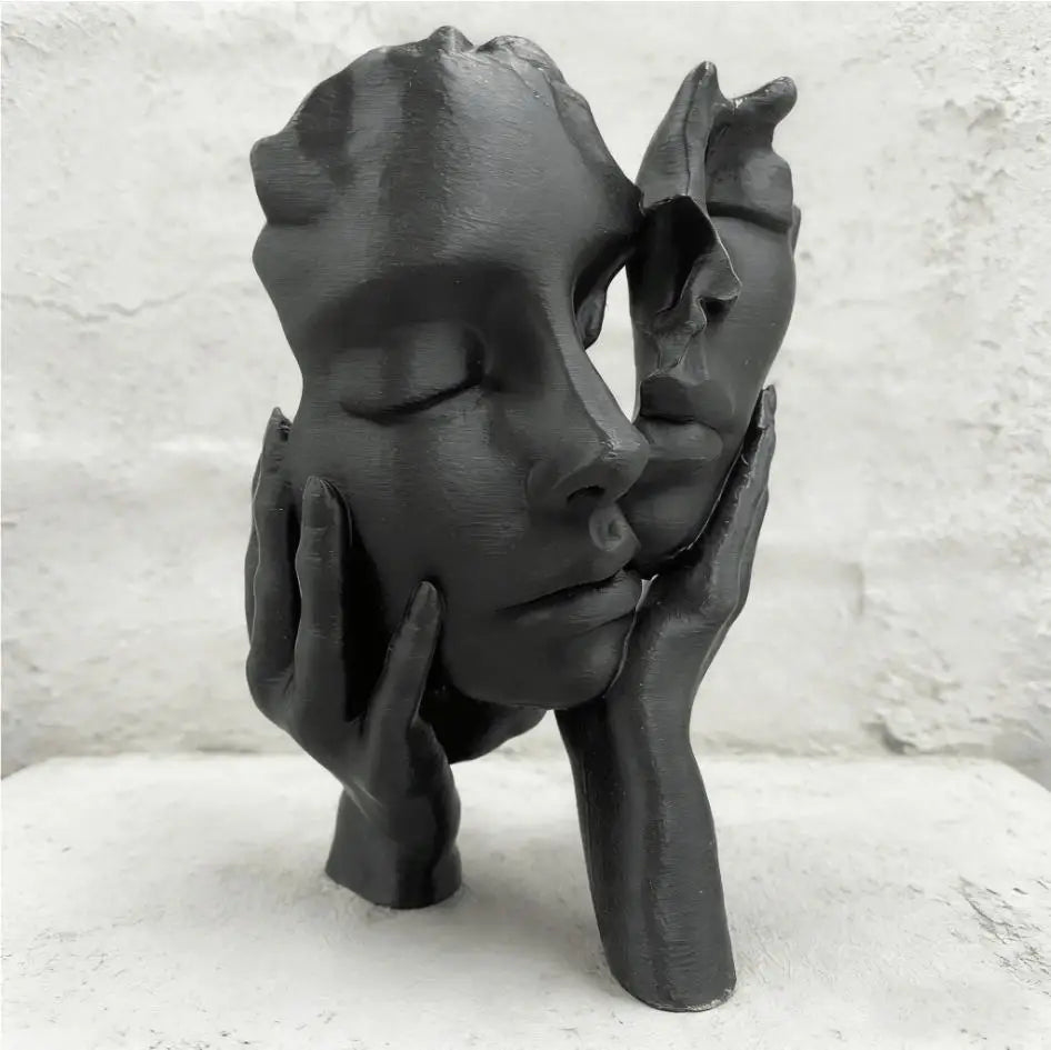 sculpture abstraite moderne deux visages enlacés résine noire texture 3d intérieur cadeau anniversaire mariage