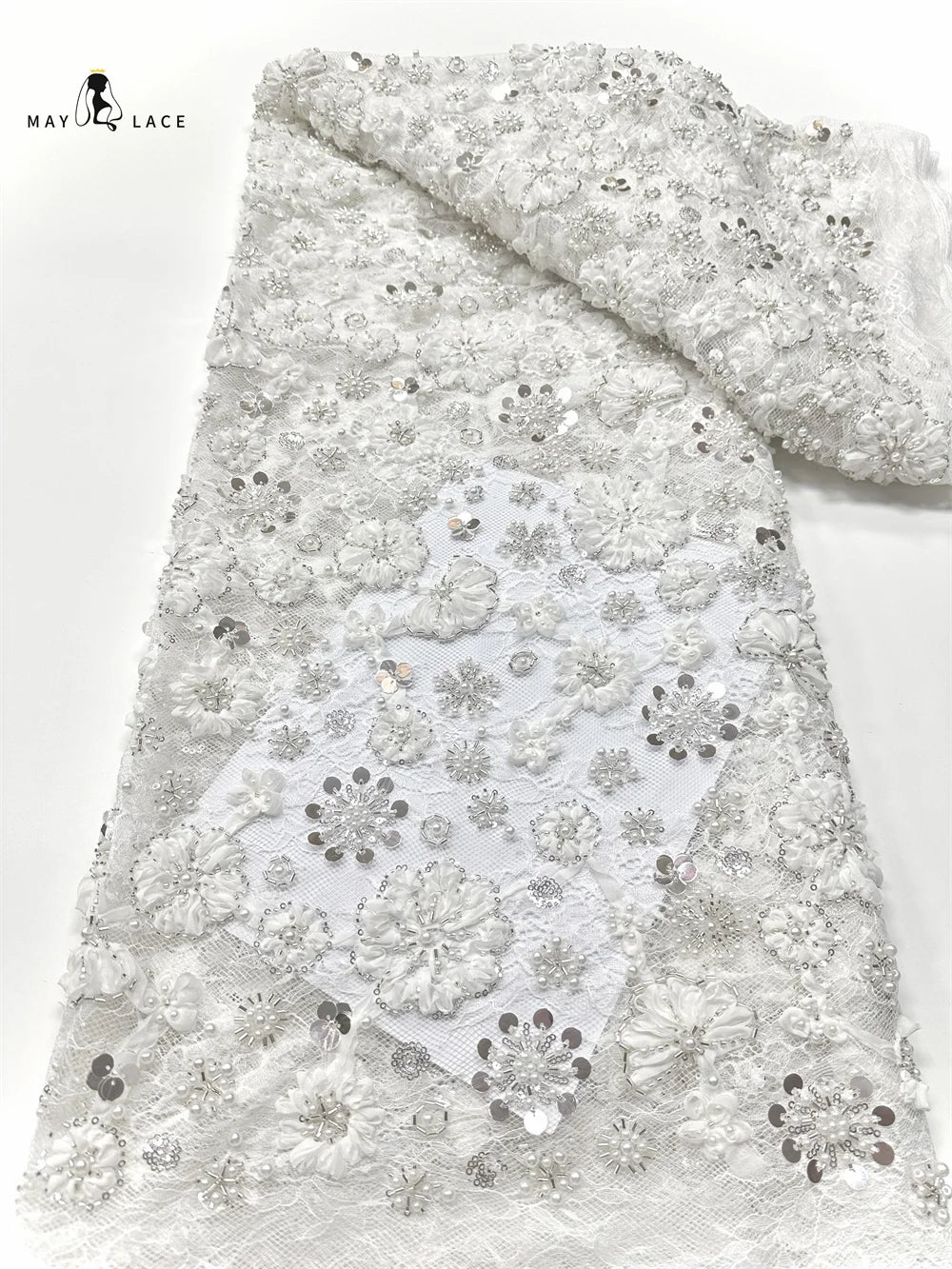 tissu dentelle fleurs sequins mariage rose pâle blanc bleu clair élégant brodé qualité écologique
