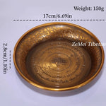 assiettes decoratives ornementales emailees motifs floraux geometriques opalescentes artisanat traditionnel bouddhiste