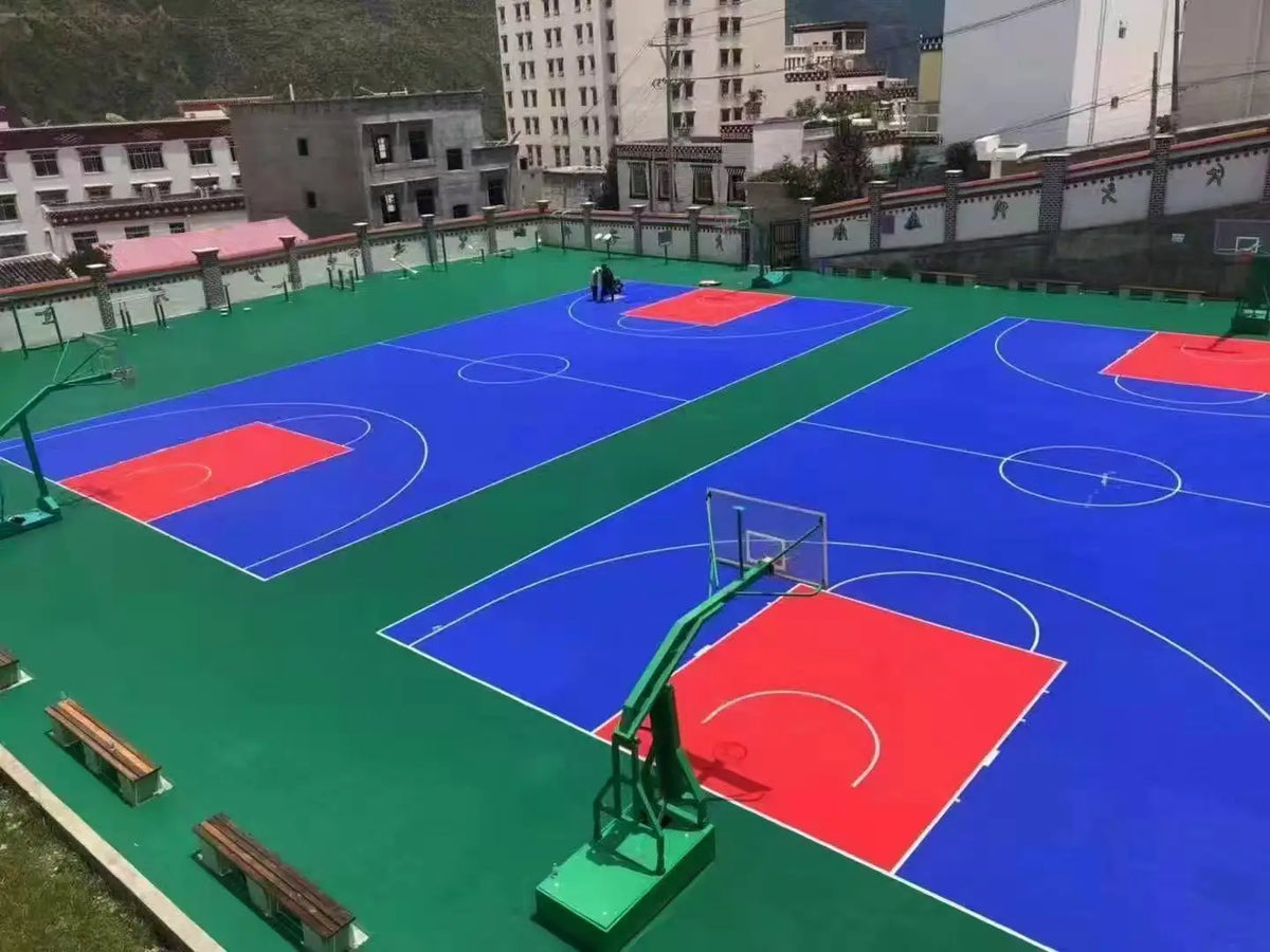 Terrain basket ball extérieur moderne carreaux géométriques gris bleu rouge vert violet sportif