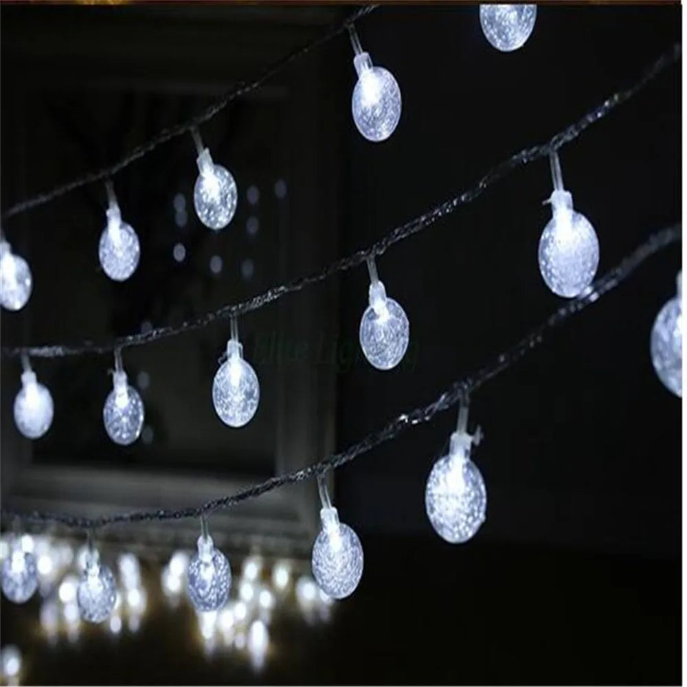Détail des lumières LED blanches chaudes sur la guirlande de 1m