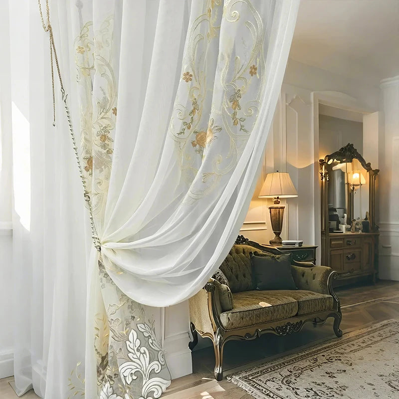 rideau blanc doré broderie florale tulle transparent élégant classique salon chambre luxe